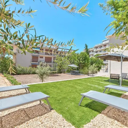 Maison Sara Les Pins * Жюан-ле-Пен